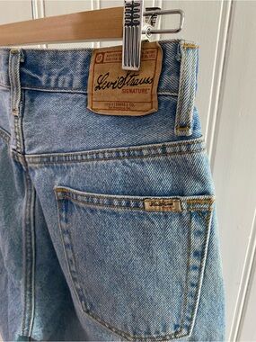VINTAGE LEVI STRAUSS straight leg light wash denim jeans